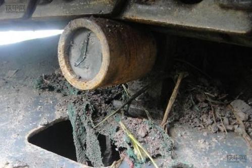 挖掘機改裝技巧：高手是如何自制拖鏈輪的？
