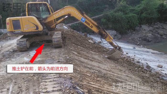 挖掘機(jī)推土鏟是多余的？那是因?yàn)槟悴恢?，它有這么多用途！